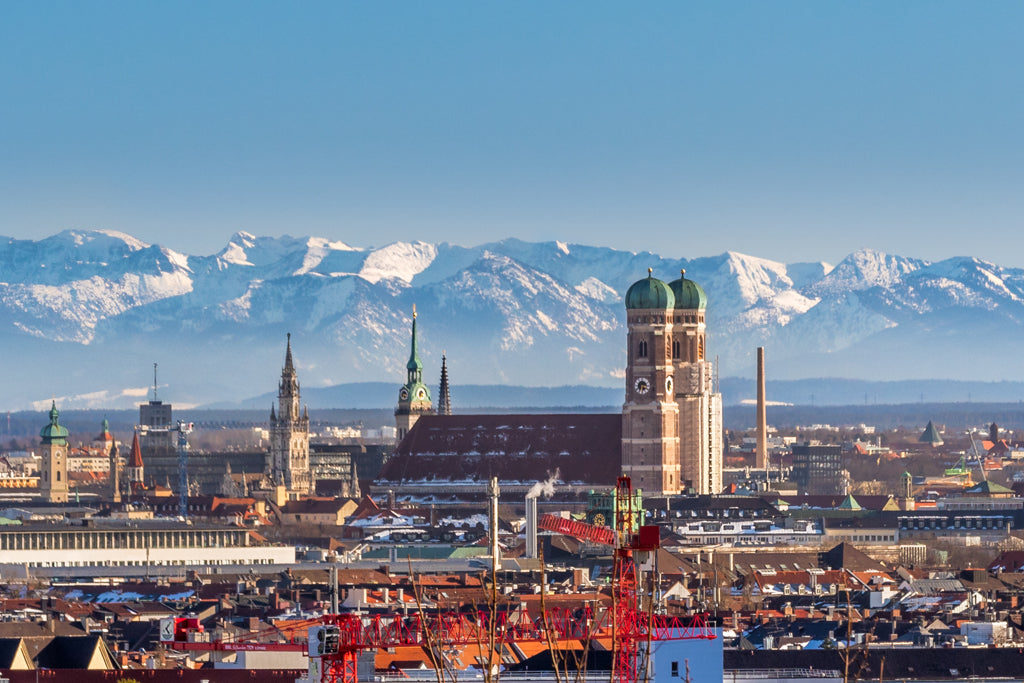 Bild der Alpen hinter München - SUP Board München kaufen