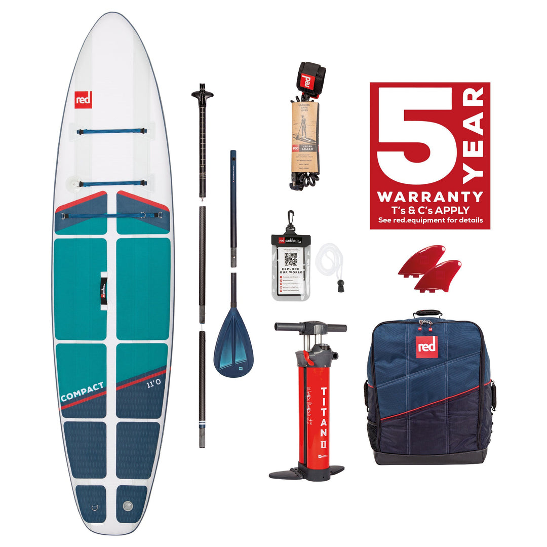SET Red Paddle Co COMPACT 11'0" x 32" x 4,7"; PADDEL Red Paddle Co Compact 5 Piece Leverlock; Red Paddle Co Original Compact Board Backpack; Red Paddle Co Titan II Pump; Red Paddle Co Flat Water Coiled Leash; Red Paddle Co Waterproof Phone Case; Red Paddle Co Service-Kit